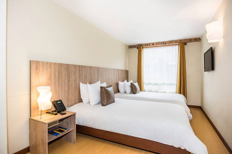 Two bedroom family suite - 1 double bed and 2 single beds Viaggio Urbano Hotel Bogotá