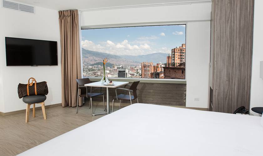 Estudio familiar una cama Hotel Viaggio Medellín Grand Select