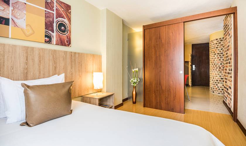 Suite familiar de dos habitaciones - 1 cama doble y 2 sencillas Hotel Viaggio Urbano Bogotá